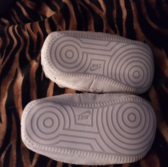 Nike crib shoes - Picture 3 of 3